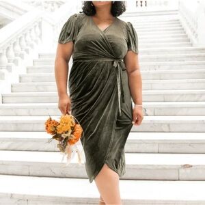 Ivy City Co Green Velvet Dress - Lillie Dress Size 3X